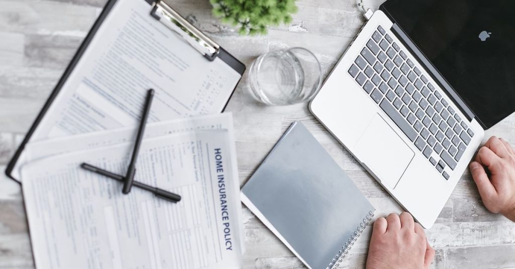 renégociez votre assurance prêt immobilier pour bénéficier de meilleures conditions et réduire vos mensualités. conseils et étapes pour optimiser votre contrat d'assurance emprunteur.